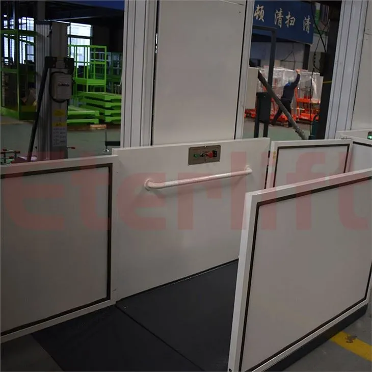 Ascenseur vertical pour fauteuil roulant